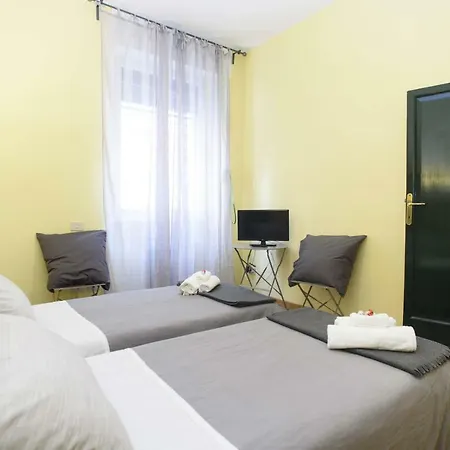 Apartment In Piazza Bologna *